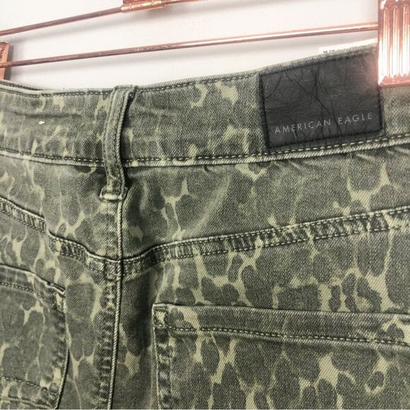 AMERICAN EAGLE | Green Leopard Next Level Stretch Denim Mini Skirt Women’s 0 - Picture 8 of 9